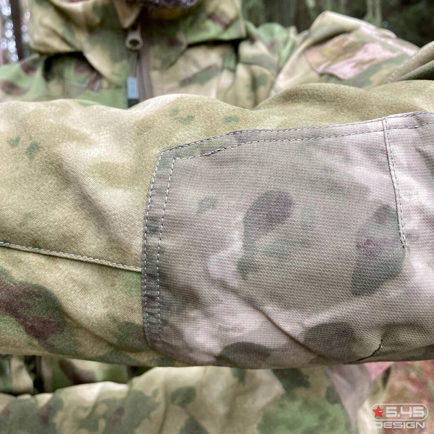 Reinforced Cordura 330d fabric pads are provided on the elbows.